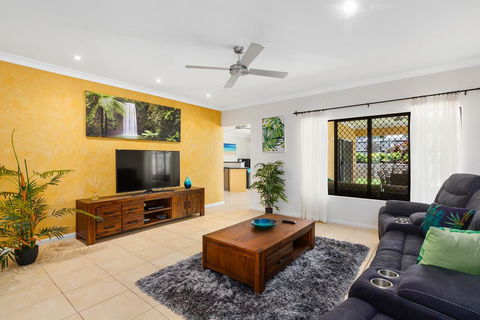 Private Large Cairns Family Home, Rainforest Views - Darwin Holiday 2