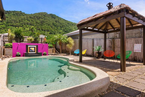 Private Large Cairns Family Home, Rainforest Views - Darwin Holiday 0