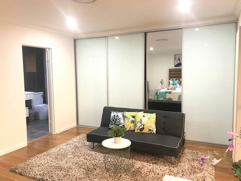 Private Room In Modern, Comfortable Home Stay - Darwin Holiday 1