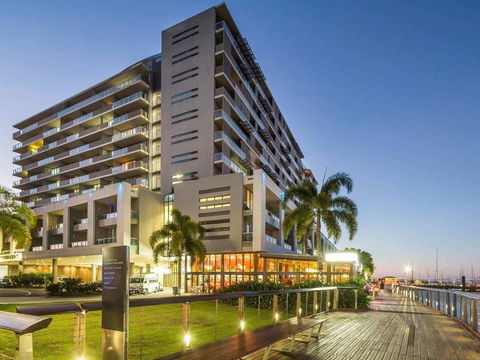 Privately Owned Hotel Room By Cairns Marina 222 - Darwin Holiday 1