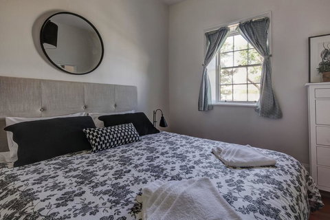 Prue's Cottage - Well Appointed Family Getaway - Darwin Holiday 1