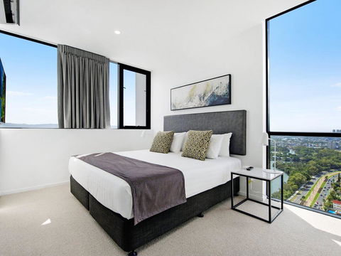 Qube Broadbeach - Luxury 2 Bedroom Ocean View - Darwin Holiday 3