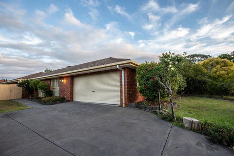 Quiet & Peaceful 3bed2bath HOME @Keilor Downs - Darwin Holiday 0
