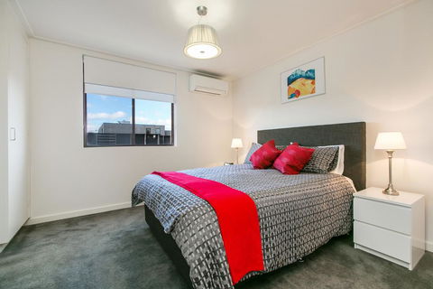 Quiet Comfort In South Yarra - Darwin Holiday 2