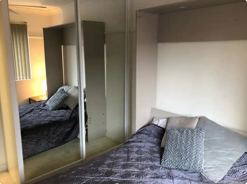 Quiet North Parra Apartment Rooms Across From Park - Darwin Holiday 2