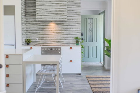 Quiet Pet Friendly Home 3 Houses To Beach Entry With Private Pool Walk To Shops - Darwin Holiday 0