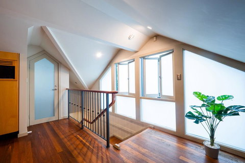 Quiet Private Studio In Strathfield With Kitchenette And Private Bathroom 3min To Station Sleeps 6 - Darwin Holiday 3