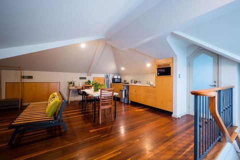 Quiet Private Studio In Strathfield With Kitchenette And Private Bathroom 3min To Station Sleeps 6 - Darwin Holiday 0