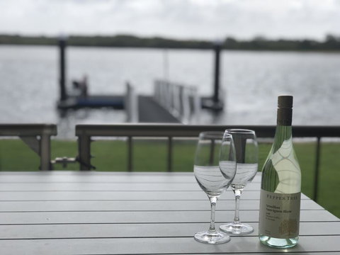 Quiet River Front Escape Walk To Ocean Street & Shops - Darwin Holiday 0