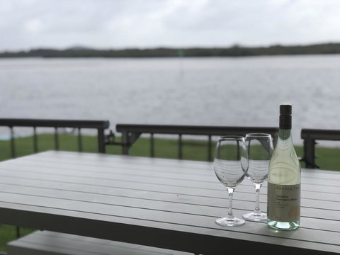 Quiet River Front Escape Walk To Ocean Street & Shops - Darwin Holiday 3