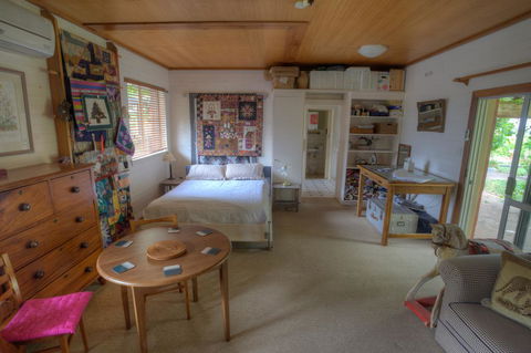 Quilters Studio - Darwin Holiday 3