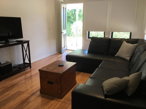 Rail Trail Cottage - Darwin Holiday 1