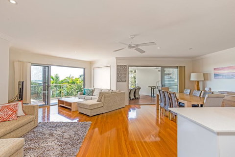 Rainbow Towers 2 - Rainbow Beach, High On The Hill, Panoramic Views, Wi-Fi - Darwin Holiday 3