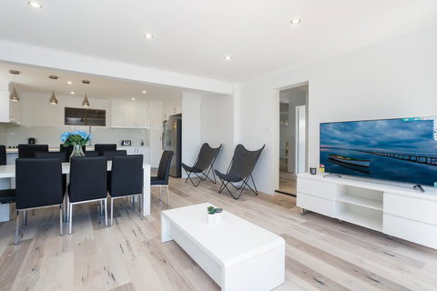 Randall Retreat, 22A Randall Drive - Darwin Holiday 0