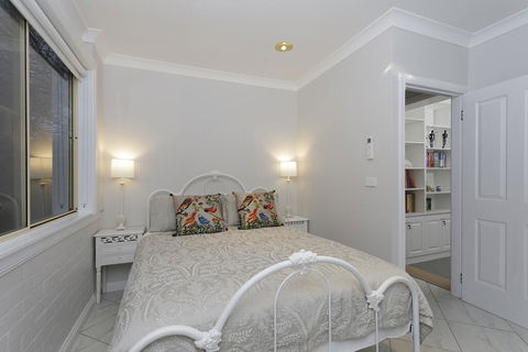 Rawson's Retreat - Five Bedroom Home - Walk CBD - Includes Breakfast - Darwin Holiday 3