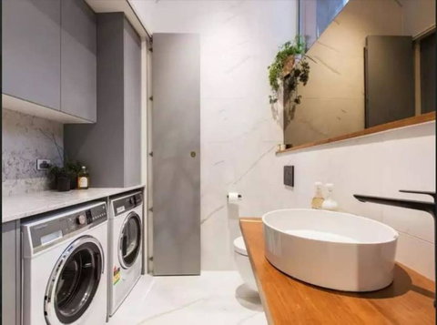 Readyset Glashouse Melbourne - Darwin Holiday 1