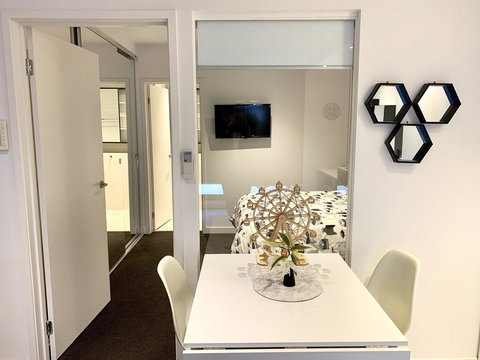 Readyset On Little Collins - Darwin Holiday 3