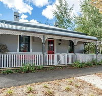 Red Door Cottage of Orange - Heritage Home - Darwin Holiday