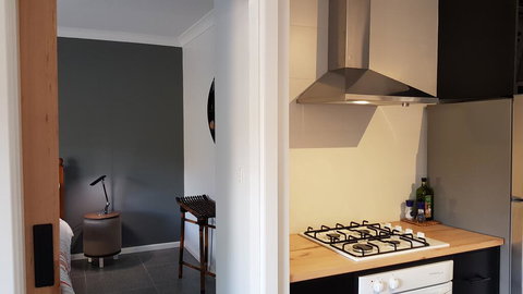 Red Ochre - Large 1BR With Private Courtyard - Darwin Holiday 3