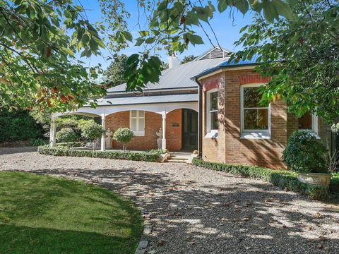 Redcourt - Est 1904: Southern Highlands Elegance - Darwin Holiday 0