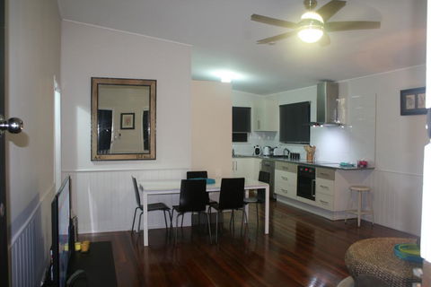 Redland BayBreeze - Darwin Holiday 0
