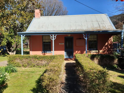Redruth - 2 Bedroom Cottage Situated In Wandiligong - Darwin Holiday 0