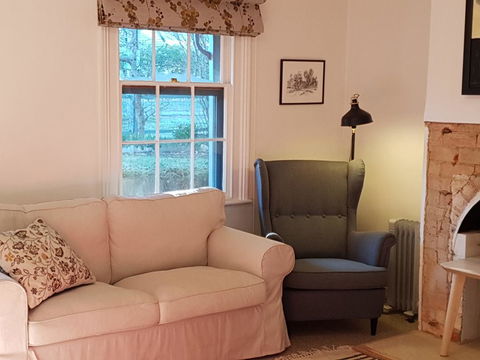 Redruth - 2 Bedroom Cottage Situated In Wandiligong - Darwin Holiday 2