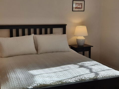 Redruth - 2 Bedroom Cottage Situated In Wandiligong - Darwin Holiday 3