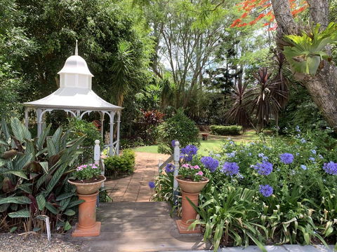 REED HOUSE At Maleny-The White Pavilion - Darwin Holiday 1