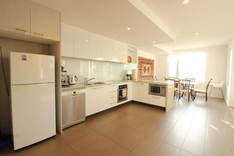 Rejuvenate San Remo - WiFi, Linen, Beach 200m, Family Friendly - Darwin Holiday 3