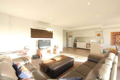 Rejuvenate San Remo - WiFi, Linen, Beach 200m, Family Friendly - Darwin Holiday 0