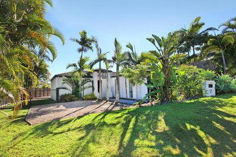 Relax At Coolum - Darwin Holiday 1