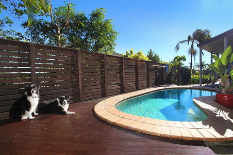 Relax At Coolum - Darwin Holiday 0