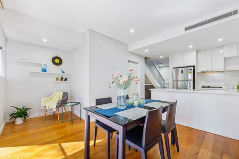 Relax In A Spacious & Modern Townhouse In Asquith - Darwin Holiday 2