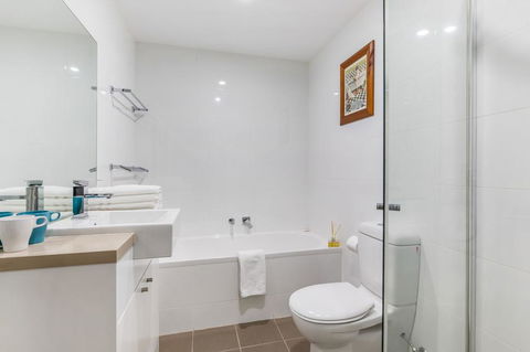 Relax In A Spacious & Modern Townhouse In Asquith - Darwin Holiday 1