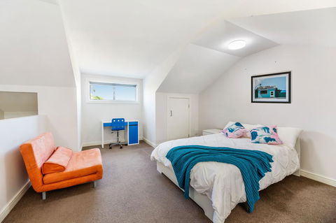 Relax In A Spacious & Modern Townhouse In Asquith - Darwin Holiday 3