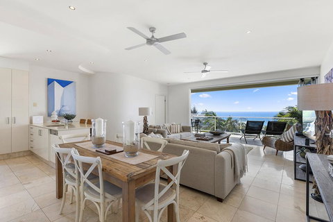 Relax In Stylish Comfort, Sunshine Beach - Darwin Holiday 1