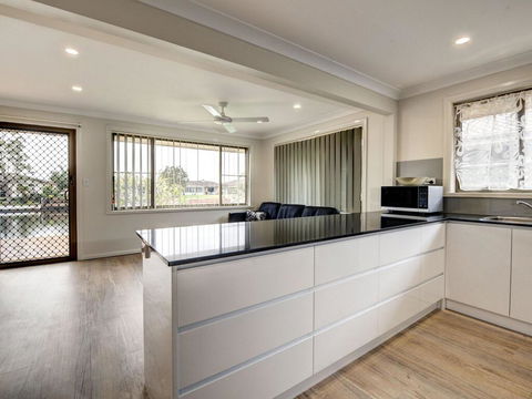 Relaxing Waterfront Property In Quiet Location - Darwin Holiday 1