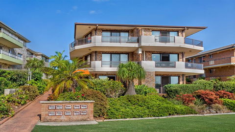 Renas Court Unit 1 - Little Street Lakefront! - Darwin Holiday 0