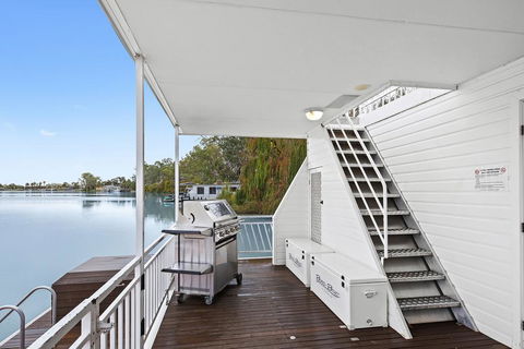 Renmark River Villas And Boats & Bedzzz - Darwin Holiday 2