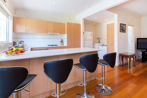 RENOVATED BEACH BEAUTY - ROSEBUD - Darwin Holiday 2