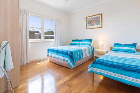 RENOVATED BEACH BEAUTY - ROSEBUD - Darwin Holiday 1