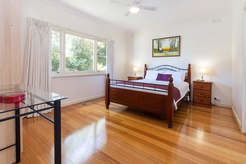 RENOVATED BEACH BEAUTY - ROSEBUD - Darwin Holiday 3