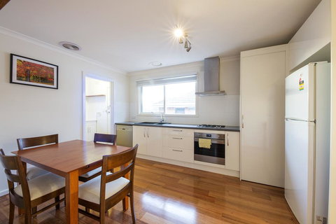 Rent Melbourne - Darwin Holiday 0