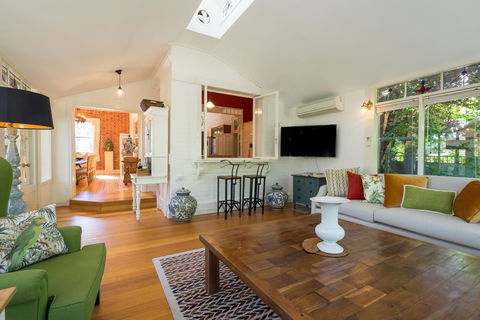 Rent Your Own Historic Hotel For Holidays & Events - Darwin Holiday 2