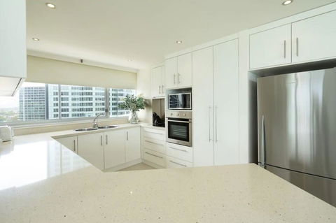 Resort Style Beach Apartment - Surfers Paradise - Darwin Holiday 3