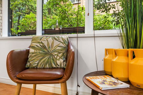 Retro Styled 3 Bedroom Apartment With Tree Views - Darwin Holiday 2