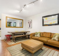 Retro Styled 3 Bedroom Apartment with Tree Views - Darwin Holiday