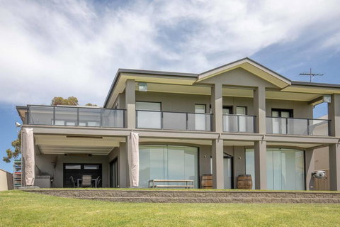 River Devine - Darwin Holiday 0