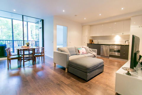 RIVERSIDE RICHMOND LARGE 1 BEDROOM POOLPARKINGNETFLIX - Darwin Holiday 0